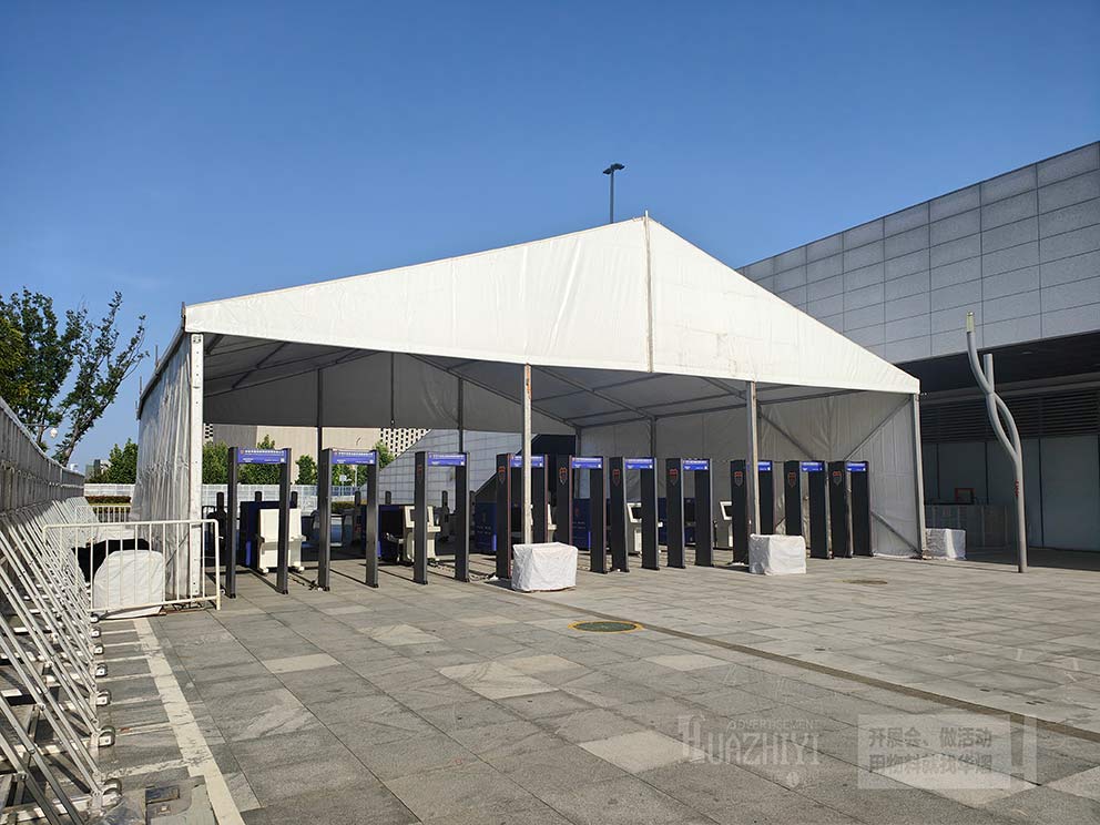演唱會(huì)篷房出租公司在室外搭建要注意風(fēng)阻