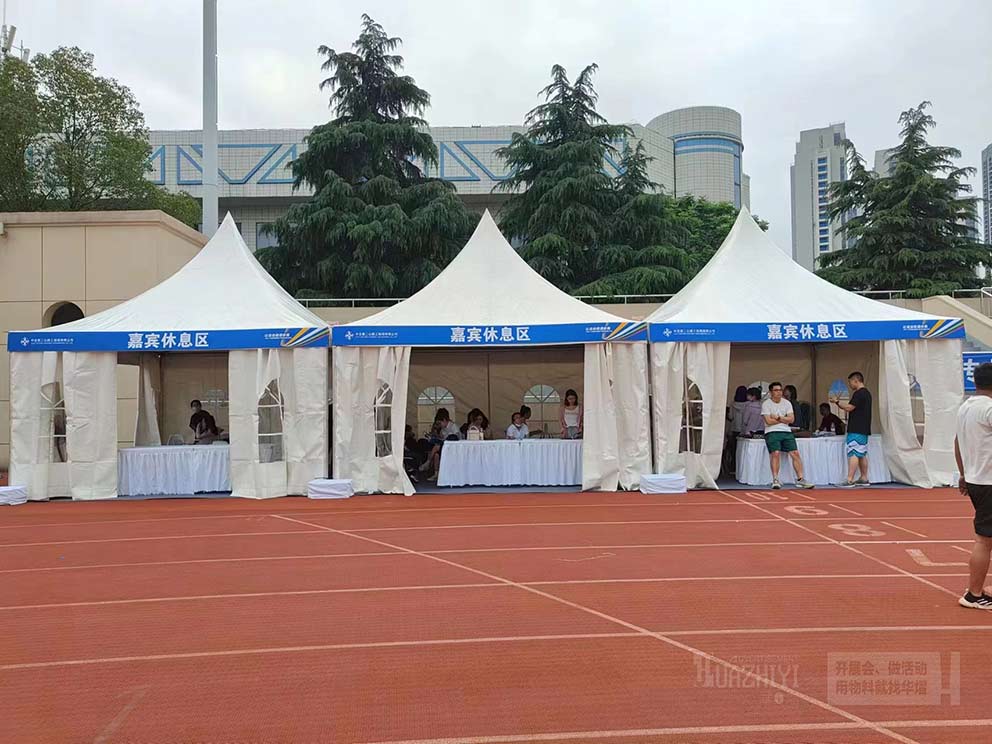 攤位帳篷搭建身影出現(xiàn)在各類場合和行業(yè)活動