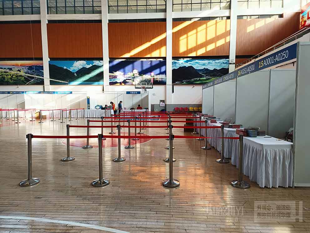 馬拉松活動中使用紅色隔離帶