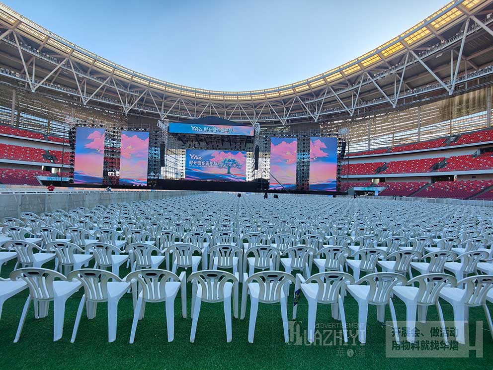 沙灘椅租賃公司助力音樂嘉年華現(xiàn)場