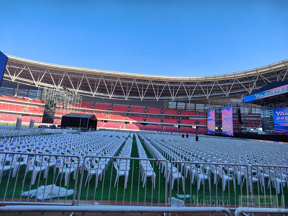 沙灘椅租賃公司助力音樂(lè)嘉年華現(xiàn)場(chǎng)