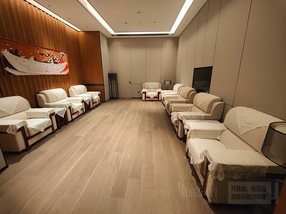 租賃貴賓布藝沙發(fā)是一種實惠靈活的好選擇