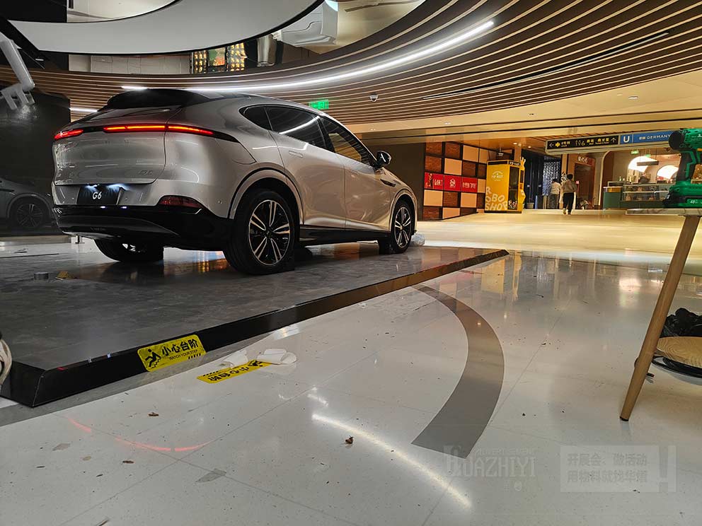 車展地臺(tái)華熠公司助力商場汽車品牌展示