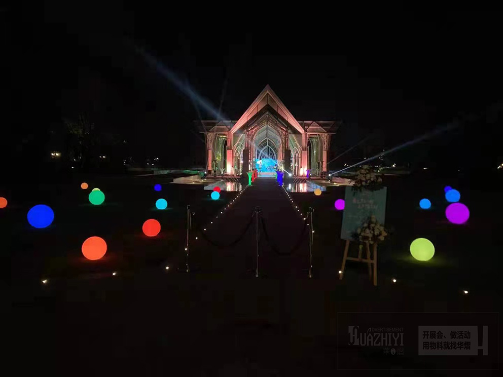 華熠發(fā)光球出租打造獨(dú)特視覺效果