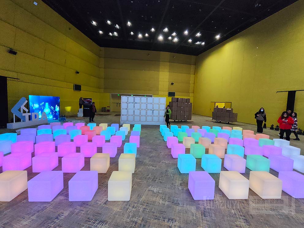 發(fā)光球出租用在友邦保險(xiǎn)領(lǐng)航活動現(xiàn)場