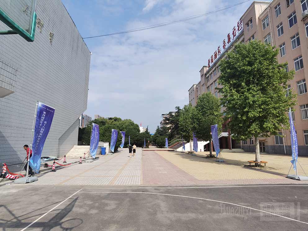 鄭州道旗出租公司定制學(xué)?；顒?dòng)道旗