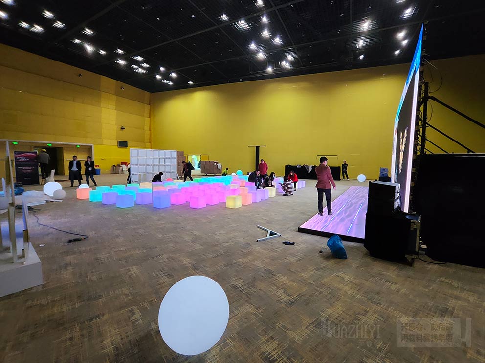 發(fā)光球出租用在友邦保險(xiǎn)領(lǐng)航活動現(xiàn)場