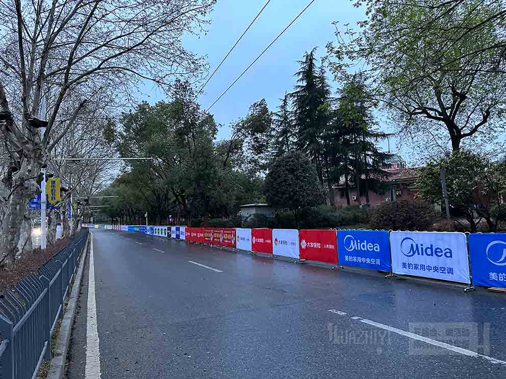 武漢馬拉松健康跑終點(diǎn)租賃使用鐵馬護(hù)欄