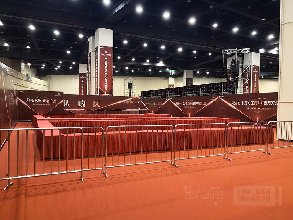 租賃鐵馬護欄用來分隔等候區(qū)隊列是很好的選擇