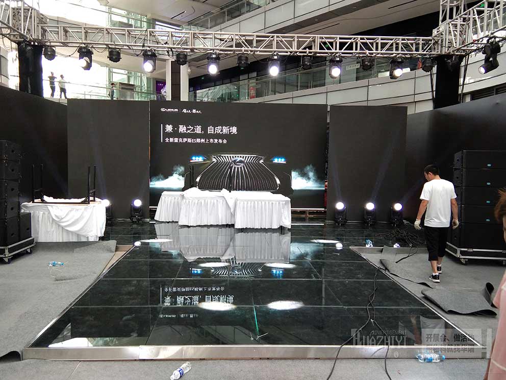 品牌汽車發(fā)布會搭建玻璃地臺