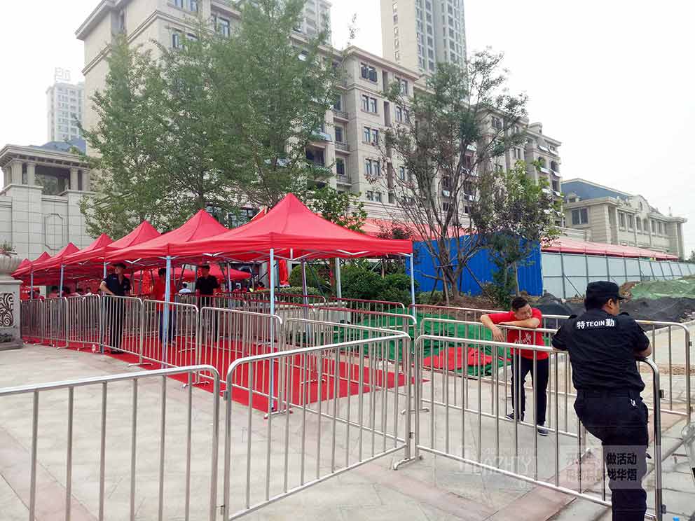 鐵馬護(hù)欄租賃:保障有序排隊(duì)的好選擇