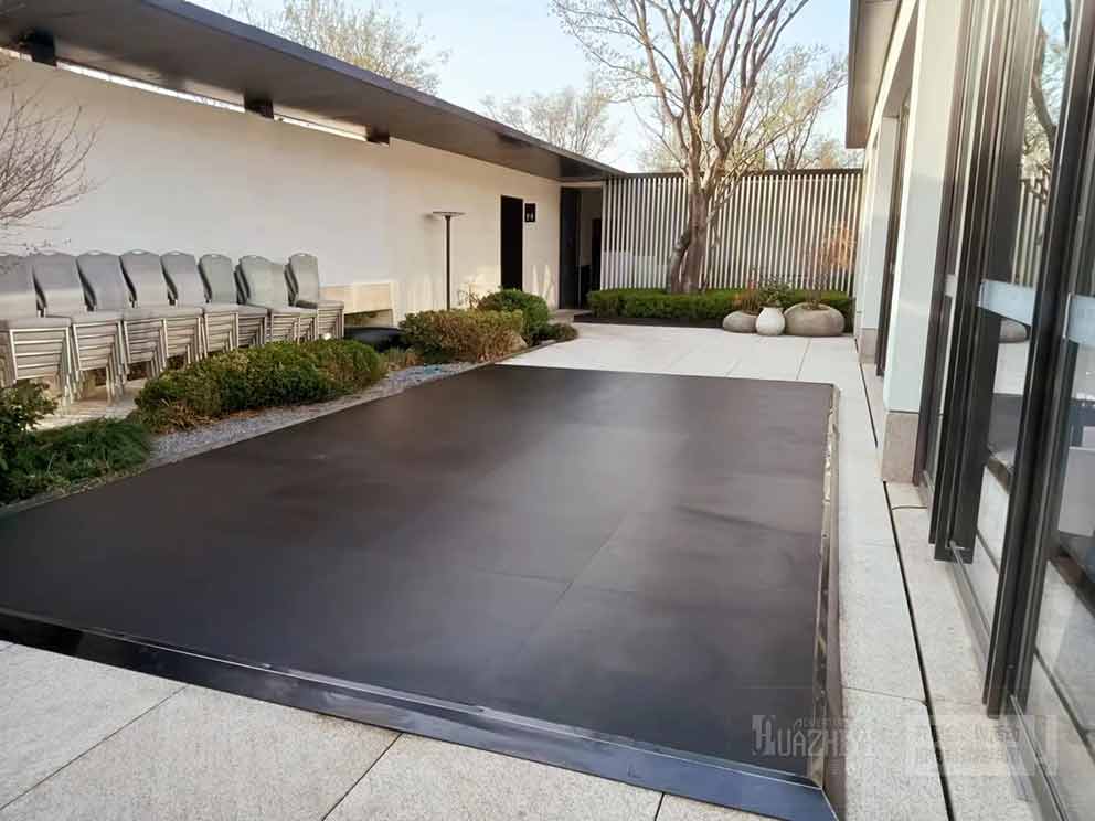 普羅理想國(guó)窗外餐廳汽車(chē)地臺(tái)搭建現(xiàn)場(chǎng)