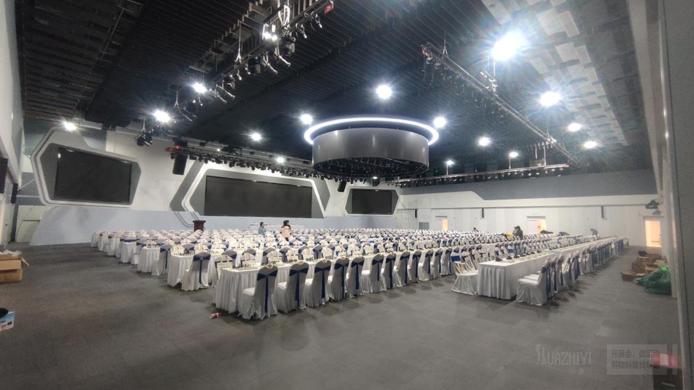 華熠桌椅租賃廠家布置“2024銅雀臺杯河南省國際象棋春季等級賽”現(xiàn)場長條桌貴賓椅