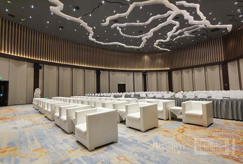 皮質(zhì)沙發(fā)租賃搭配茶幾很適合用在酒店臨時活動上