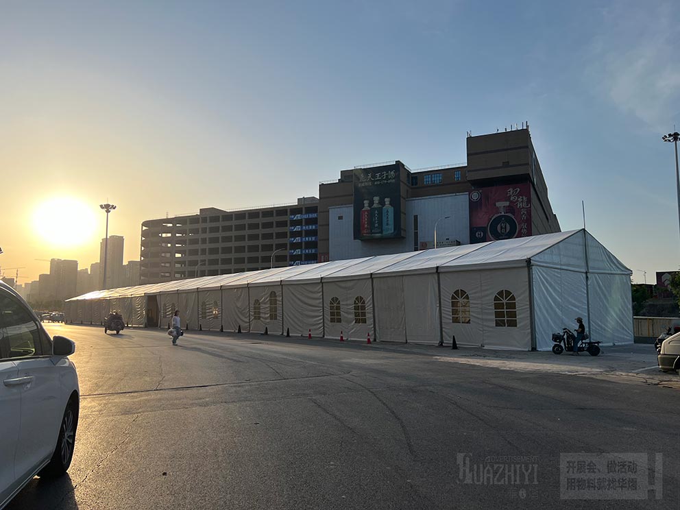 華熠篷房租賃廠家搭建百榮展銷會篷房現(xiàn)場