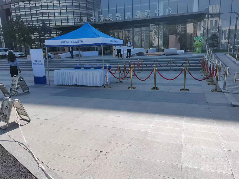 隔離帶租賃:安全活動(dòng)中不可或缺的重要設(shè)施