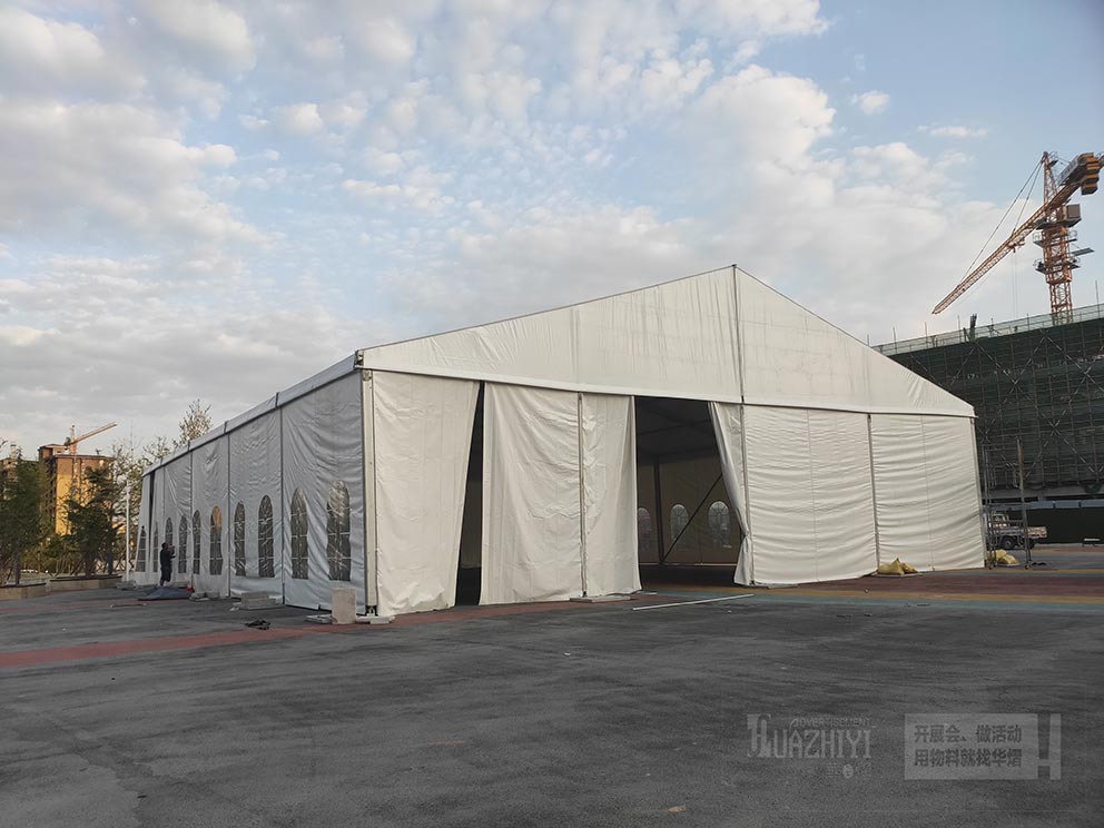 大跨度臨時(shí)倉儲(chǔ)篷房租賃:華熠助您倉庫車棚迅速搭建