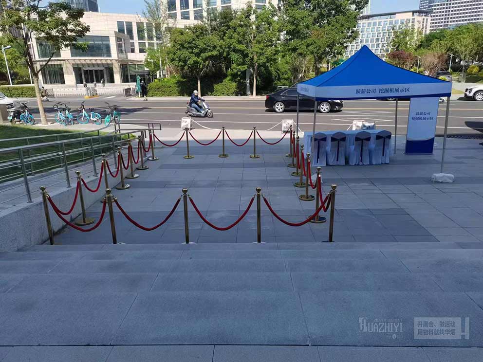 隔離帶租賃:安全活動(dòng)中不可或缺的重要設(shè)施