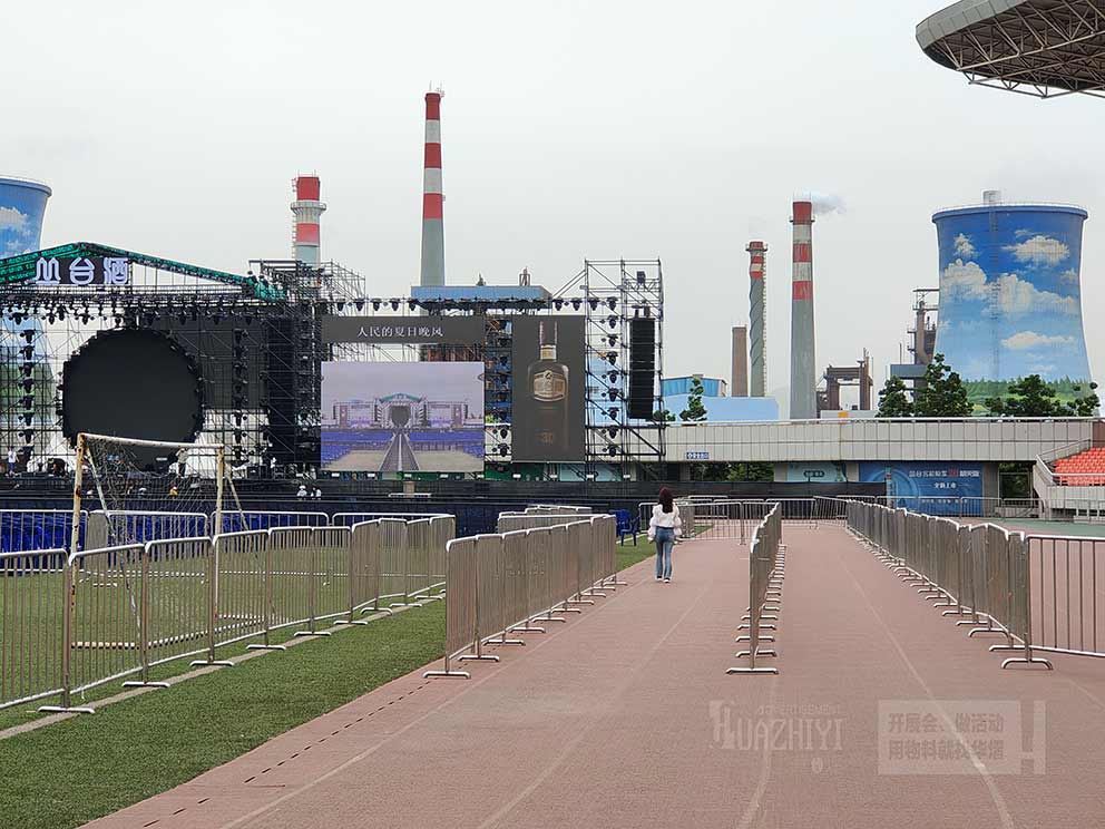 華熠廠家租賃不銹鋼圓管鐵馬護(hù)欄，為活動(dòng)保駕護(hù)航