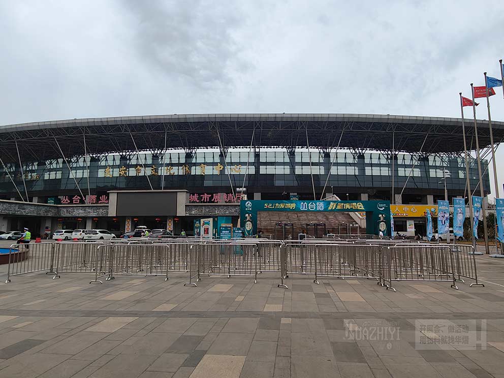 華熠廠家租賃不銹鋼圓管鐵馬護(hù)欄，為活動(dòng)保駕護(hù)航