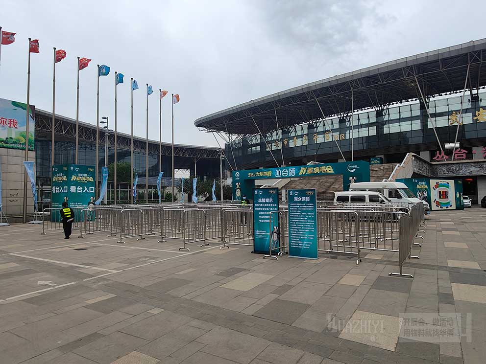 華熠廠家租賃不銹鋼圓管鐵馬護(hù)欄，為活動(dòng)保駕護(hù)航