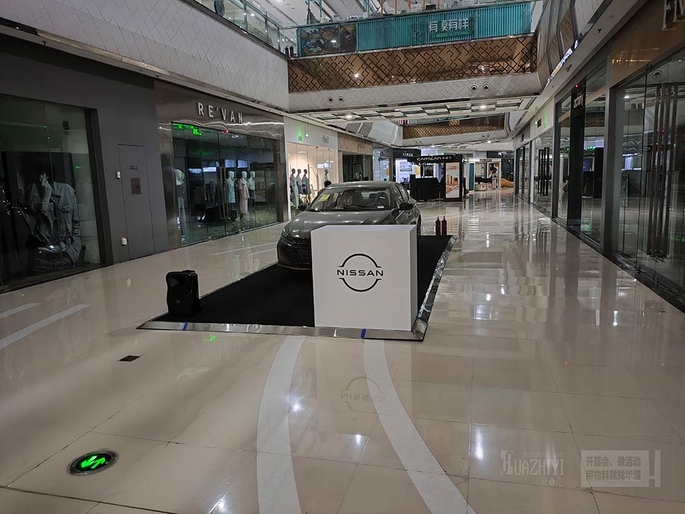 鄭州地臺出租是怎么布置商場內(nèi)臨時車展的呢