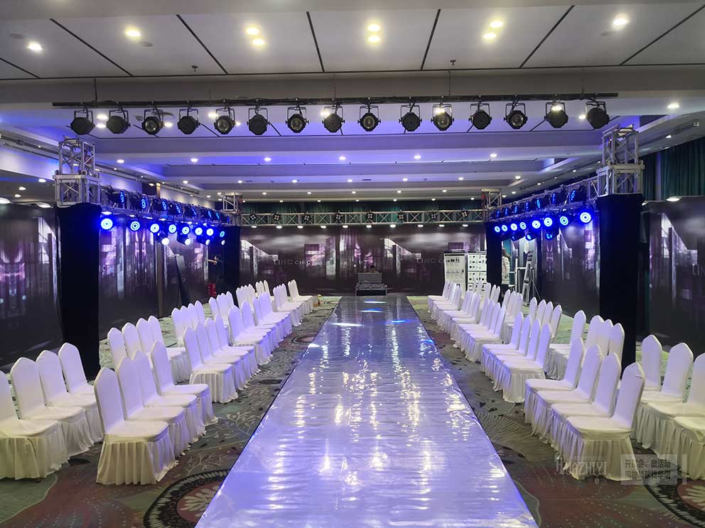 鄭州桌椅租賃是這樣布置活動(dòng)發(fā)布會(huì)現(xiàn)場的