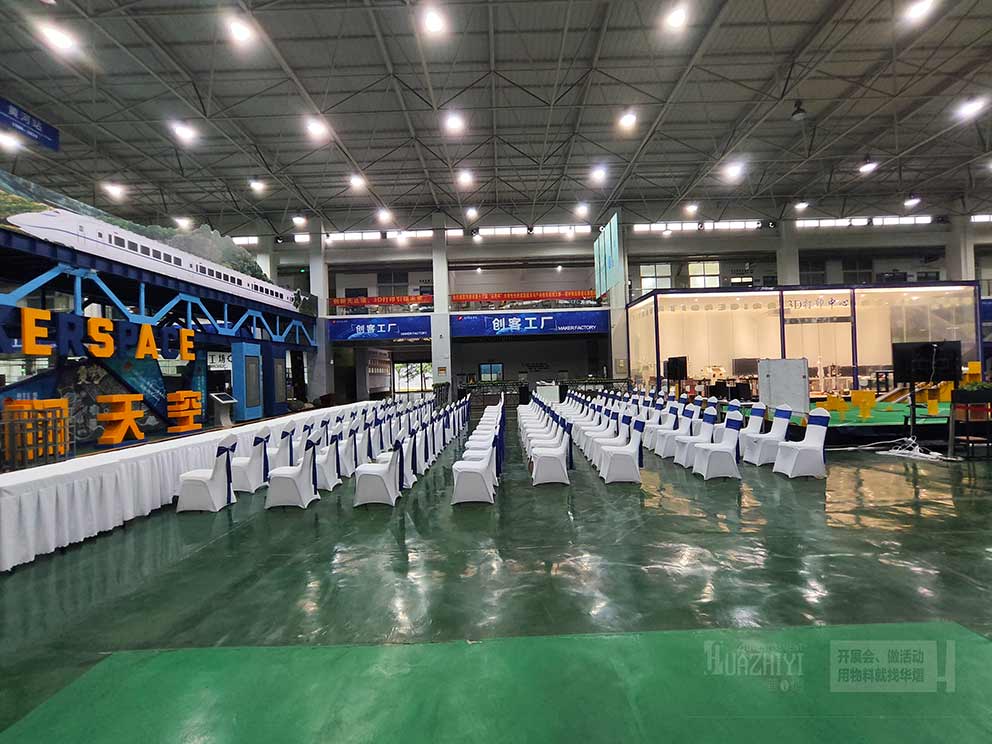 鄭州桌椅出租廠家布場(chǎng)完成，整齊劃一服務(wù)標(biāo)準(zhǔn)化