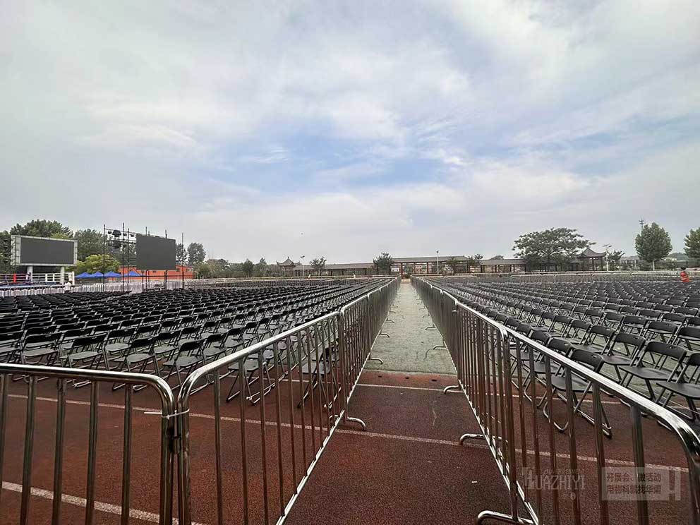 鄭州鐵馬護欄租賃廠家布置武林風現場