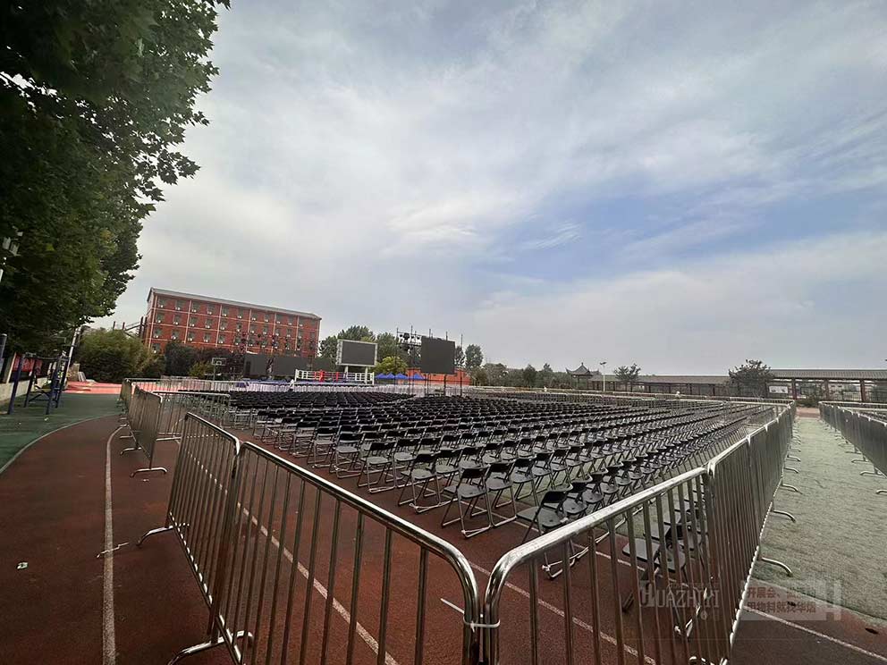 鄭州鐵馬護欄租賃廠家布置武林風現場