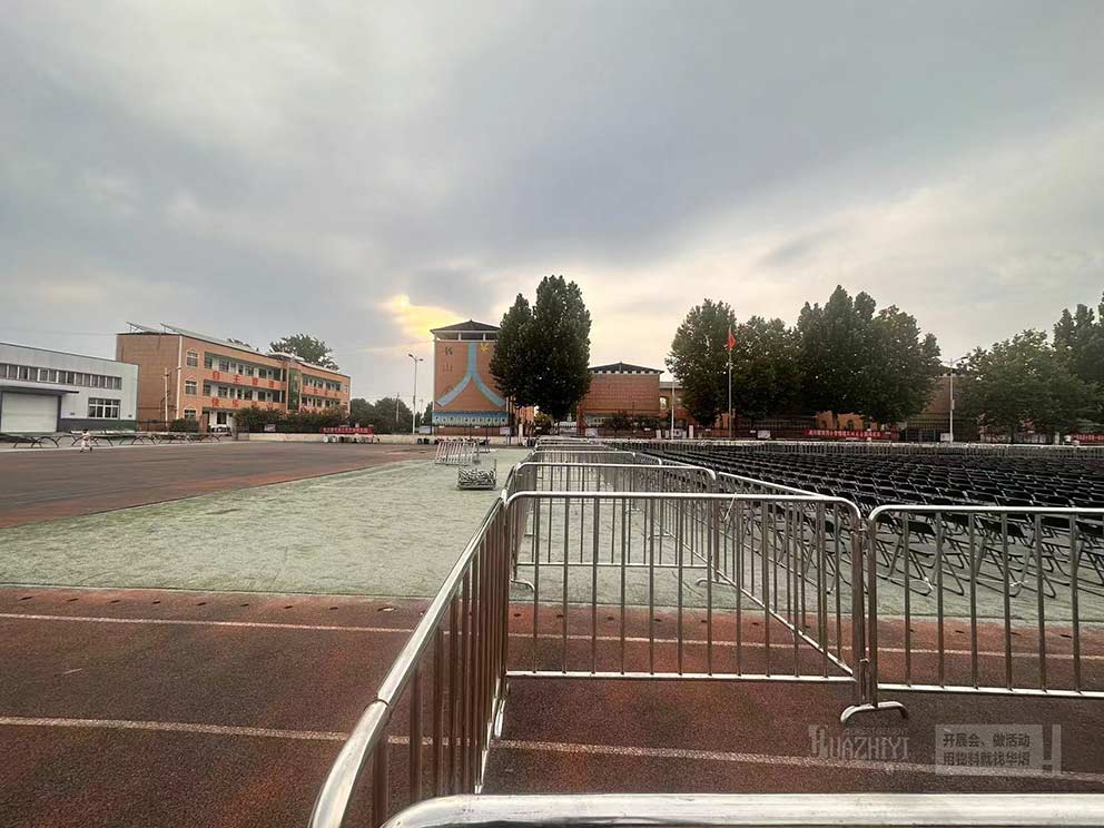 鄭州鐵馬護欄租賃廠家布置武林風現場