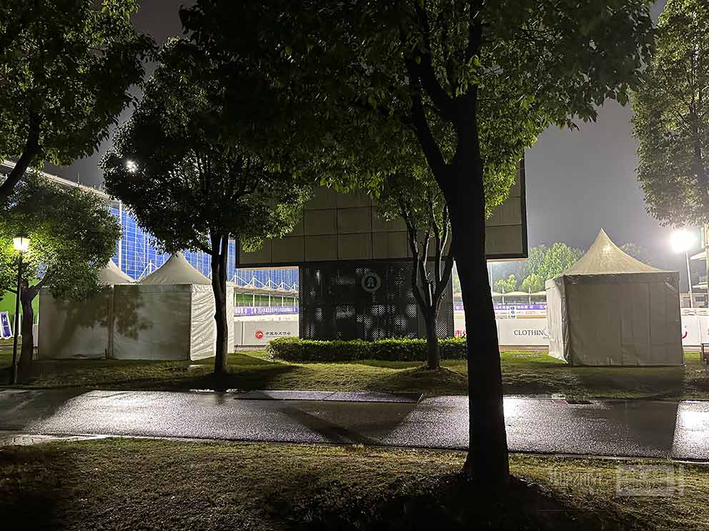 鄭州篷房租賃廠家提供了馬術(shù)障礙賽現(xiàn)場(chǎng)的一座座尖頂篷房