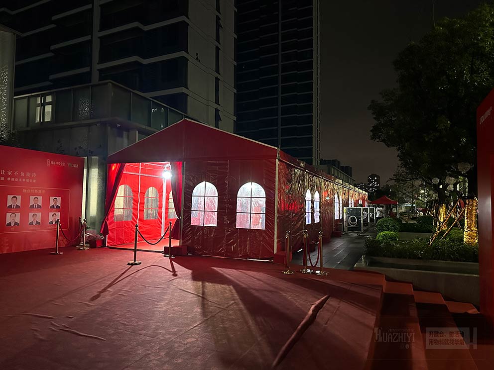 鄭州地產(chǎn)篷房租賃搭建的紅色篷房十分喜慶熱鬧