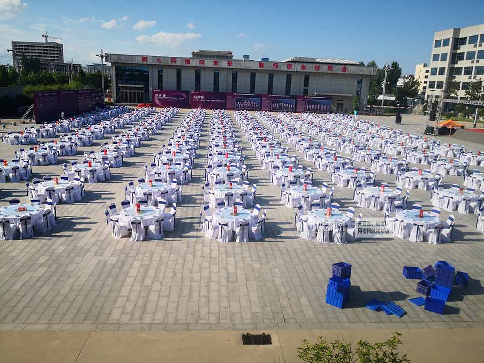 新世紀(jì)聯(lián)合集團(tuán)年中盛典鄭州華熠桌椅租賃助力完美呈現(xiàn)