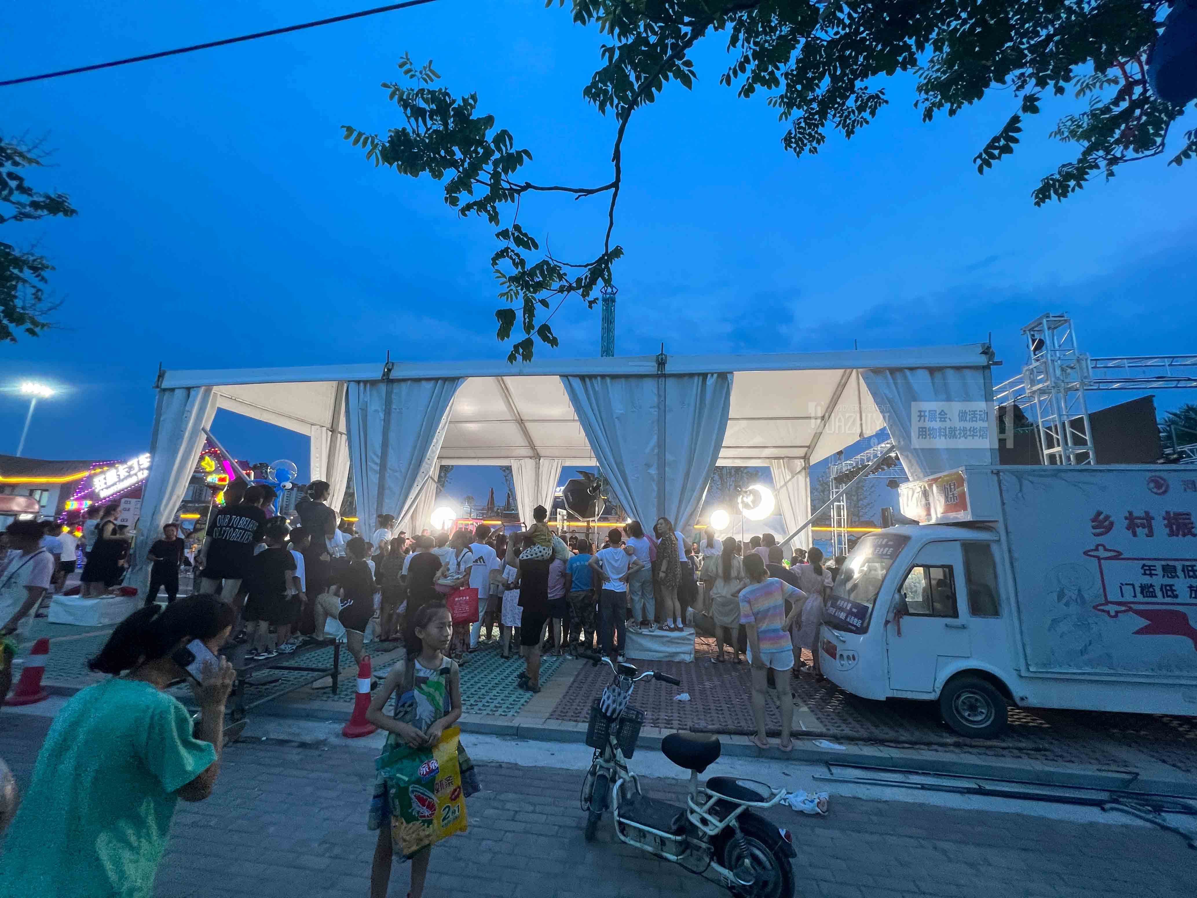 夏季室外臨時活動沒有遮擋擔(dān)心下雨？新鄉(xiāng)篷房租賃廠家來幫您