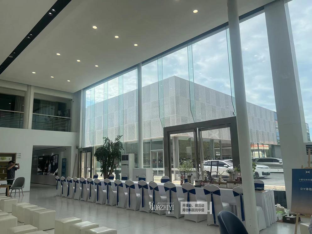 洛陽沙發(fā)出租公司提供小鵬10年熱愛之夜沙發(fā)凳