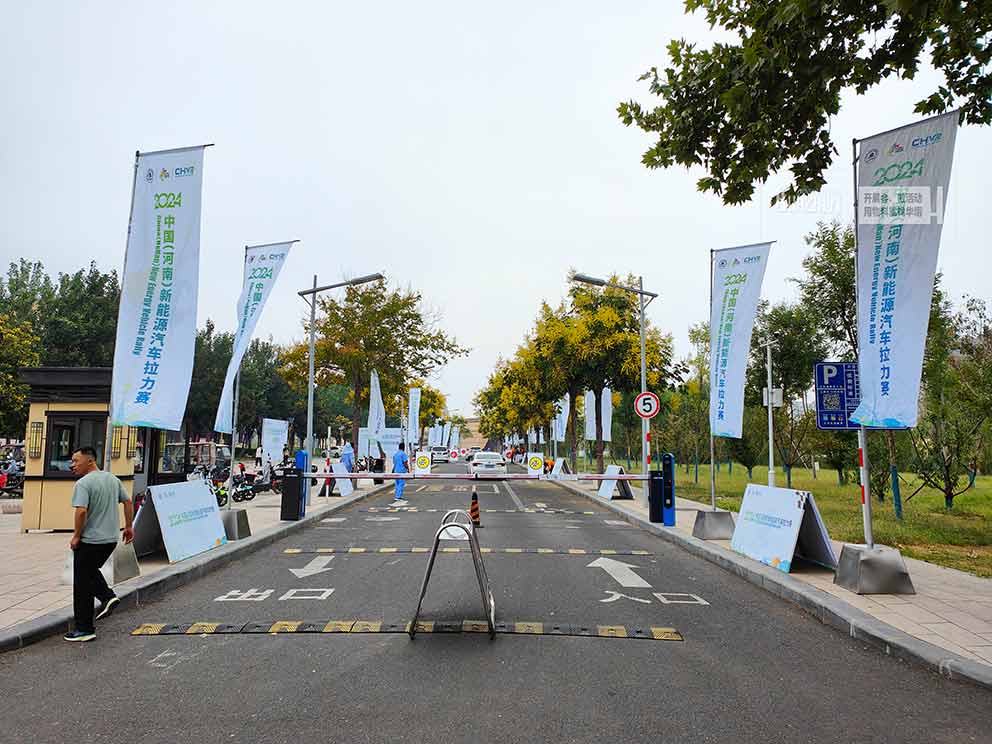鄭州道旗出租公司為新能源汽車拉力賽添彩