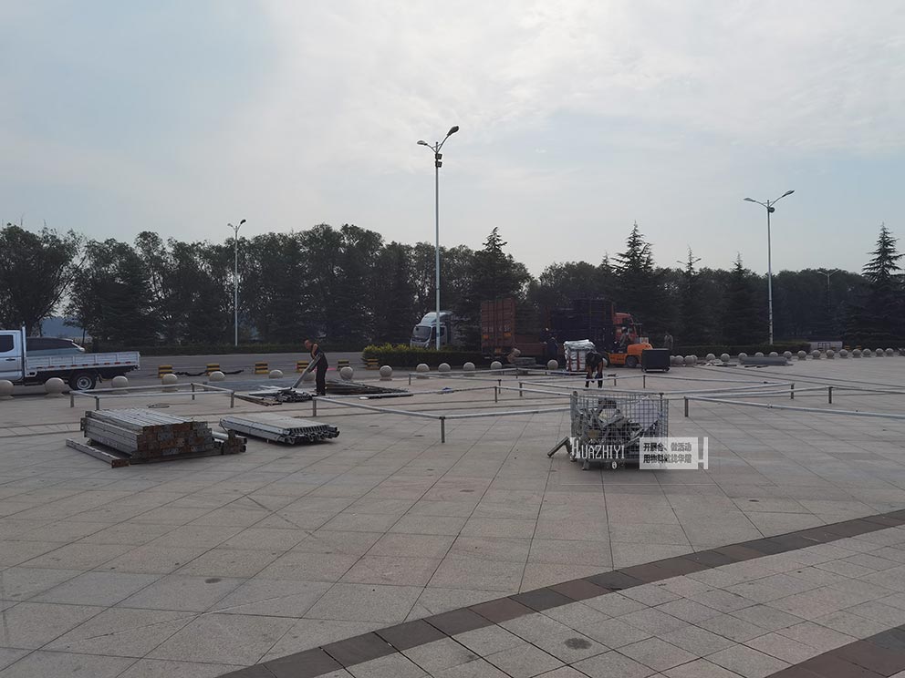 鄭州舞臺租賃在河津體育中心準備進場搭建舞臺