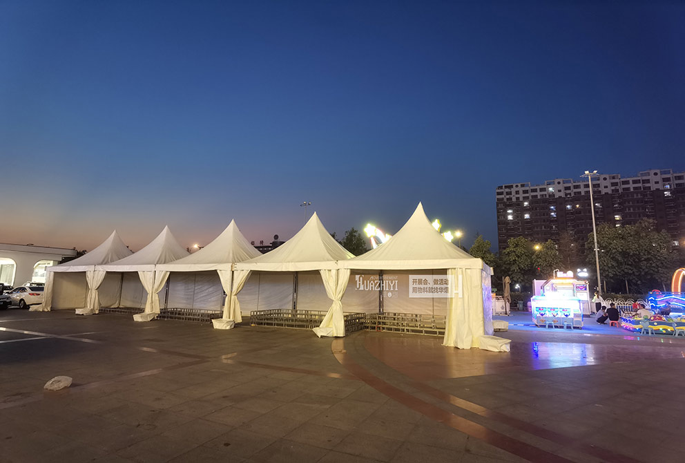 鄭州篷房出租在臨猗縣為活動(dòng)助力，搭建尖頂篷房