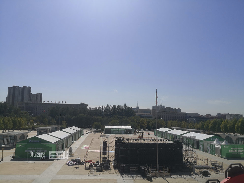 鄭州篷房出租搭建的尖頂篷房用在購物節(jié)很合適