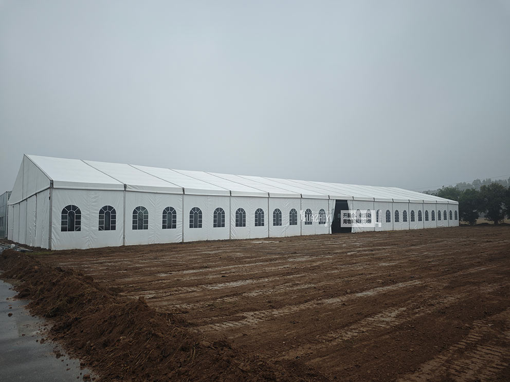 開封篷房租賃搭建大跨度展覽篷房現(xiàn)場