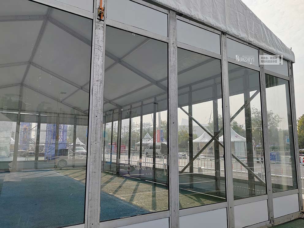 鄭州玻璃篷房租賃搭建了一座通透的篷房