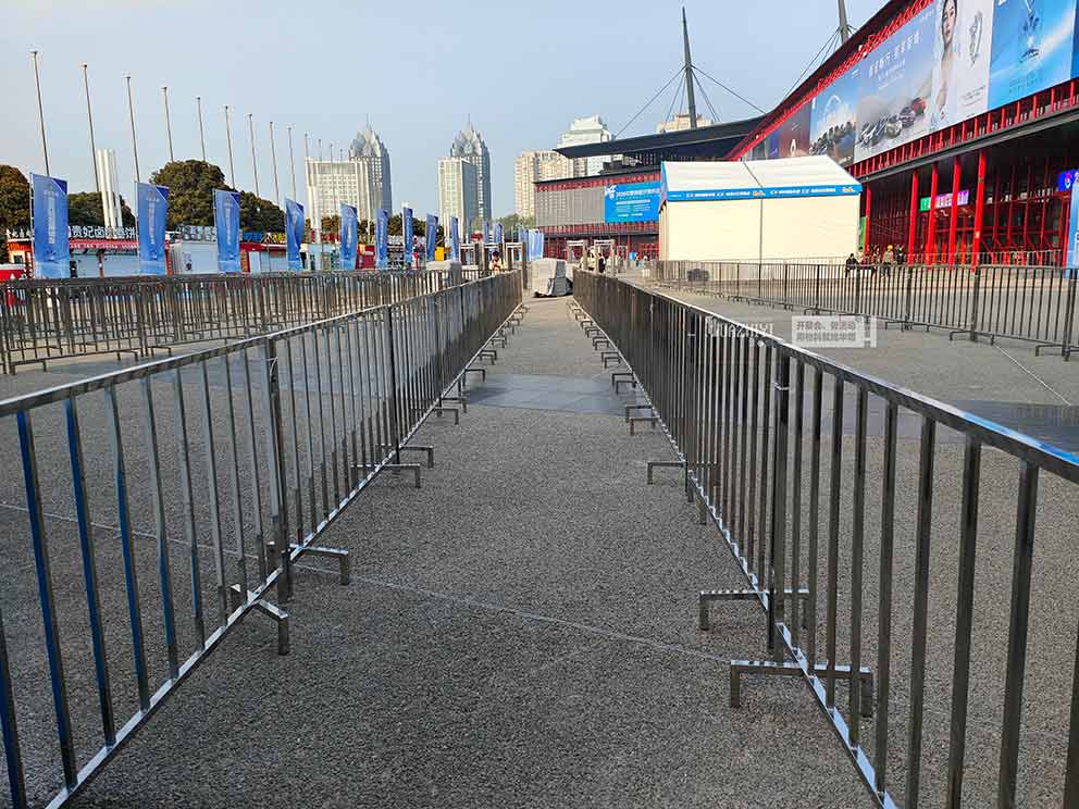 鄭州鐵馬護欄出租助力會展中心2024金剛石產(chǎn)業(yè)大會