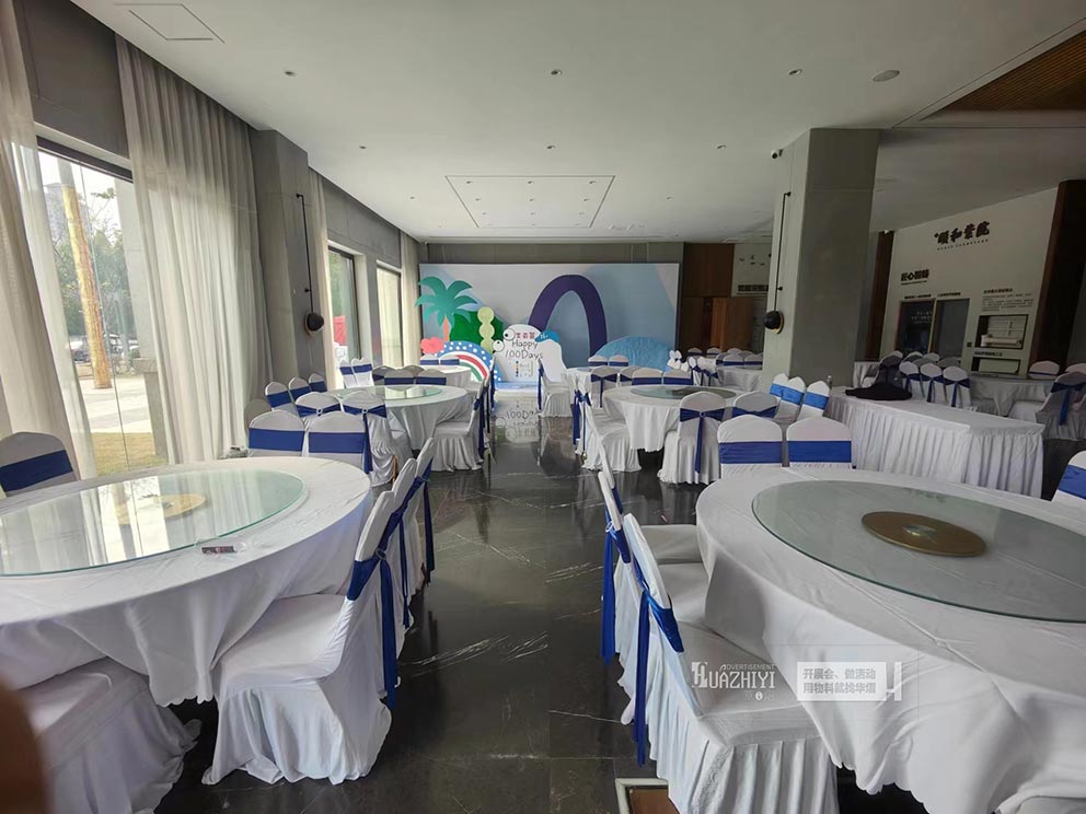 鄭州桌椅出租布置百天宴現(xiàn)場(chǎng)