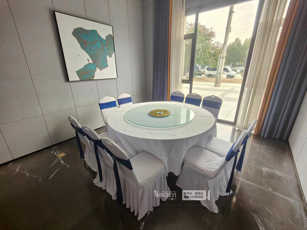 鄭州桌椅出租布置百天宴現(xiàn)場(chǎng)