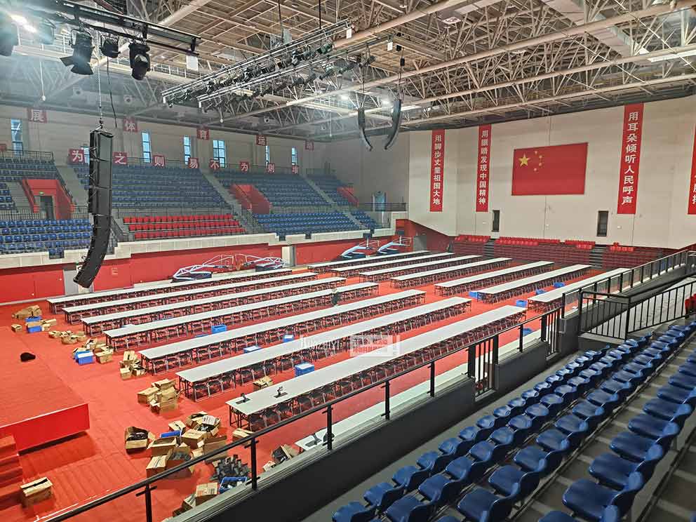 鄭州輕工業(yè)學(xué)院程序設(shè)計大賽現(xiàn)場桌椅由鄭州華熠提供租賃