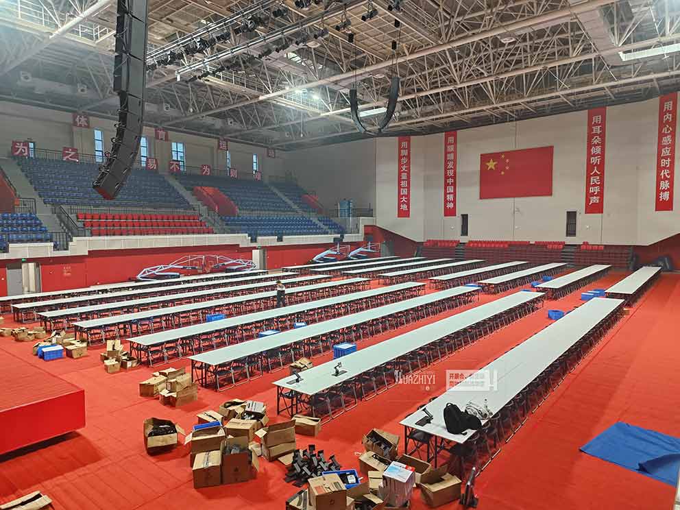 鄭州輕工業(yè)學(xué)院程序設(shè)計大賽現(xiàn)場桌椅由鄭州華熠提供租賃