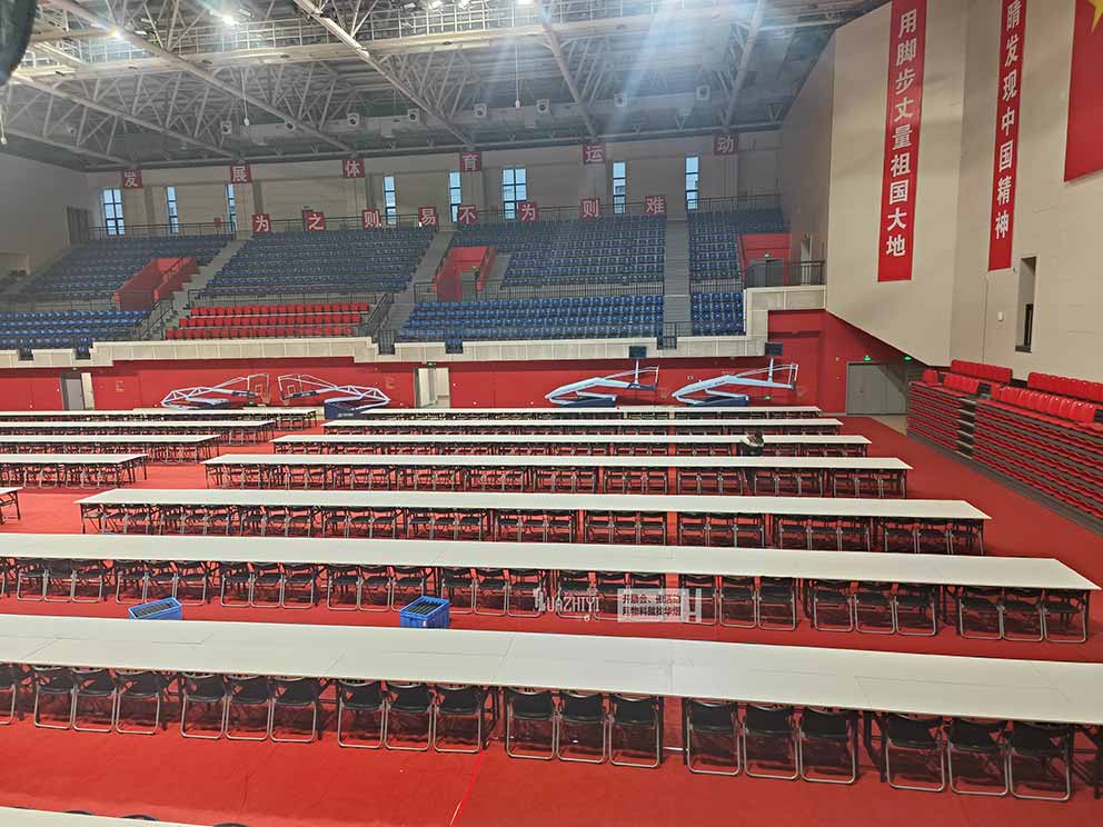 鄭州輕工業(yè)學(xué)院程序設(shè)計大賽現(xiàn)場桌椅由鄭州華熠提供租賃