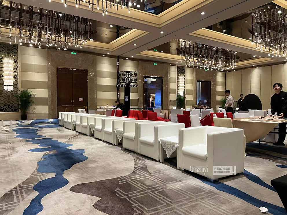 華熠沙發(fā)租賃提供白色單人皮質(zhì)沙發(fā)和茶幾出租