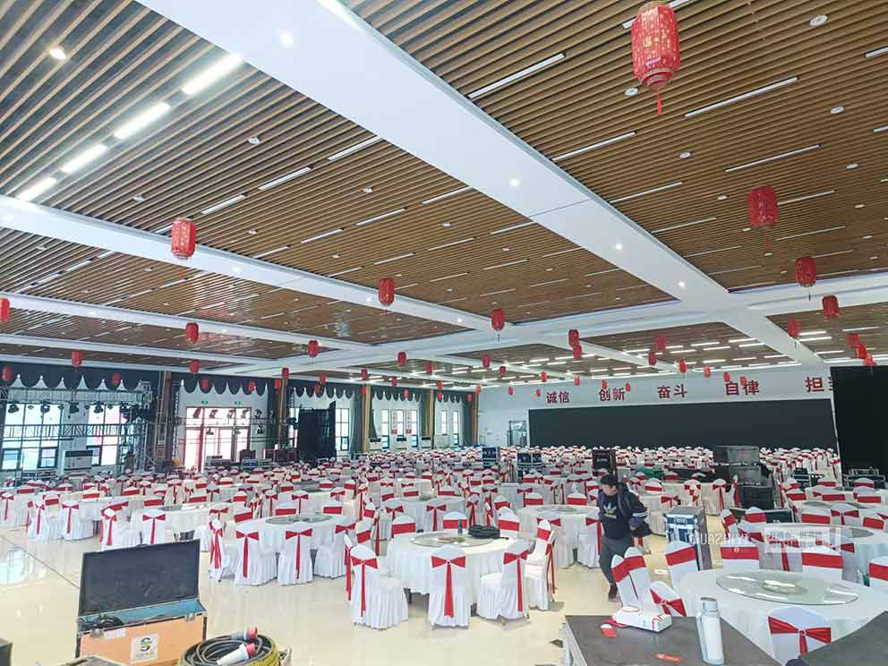 鄭州宴會桌椅出租公司助力長垣衛(wèi)華集團年終會議